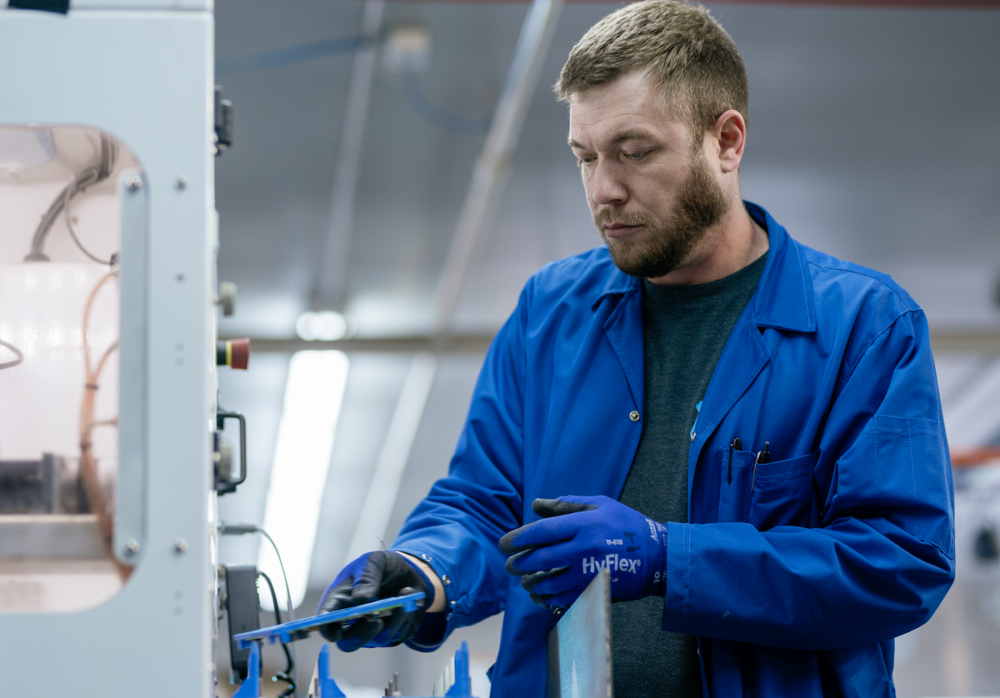 Charging the Future FLO helps develop SAE Electric Vehicle Supply